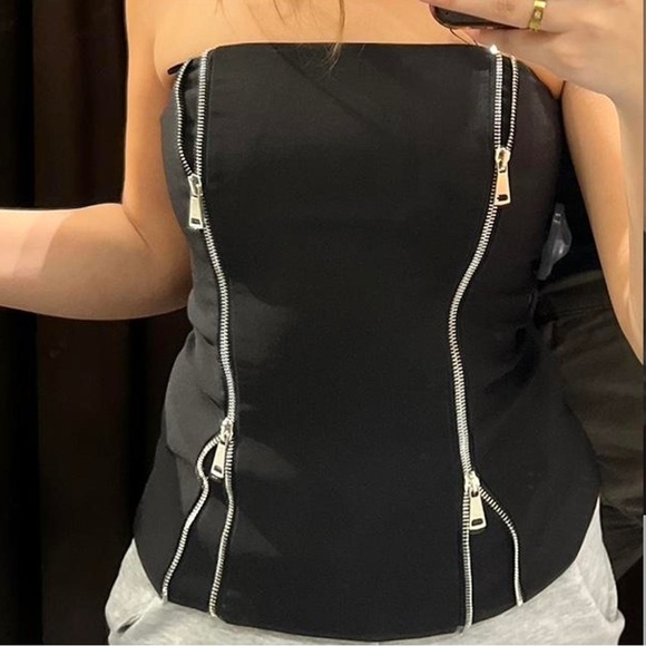 Black strapless zipper top. Size XS. NWOT. Perfect condition. - Picture 7 of 7